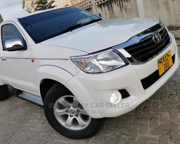 Toyota Hilux 2013 White