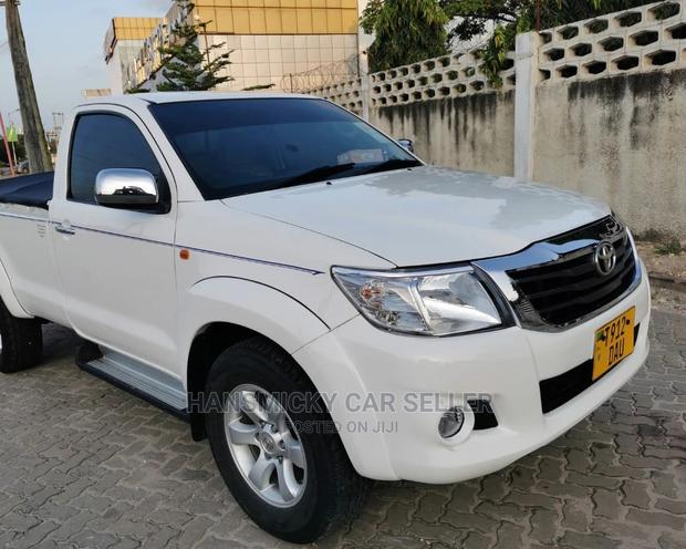 Toyota Hilux 2013 White