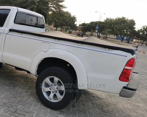 Toyota Hilux 2013 White