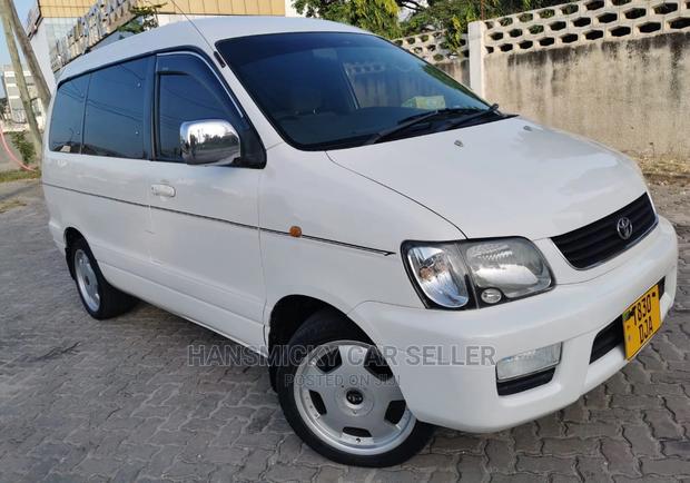 Toyota Noah 2001 White