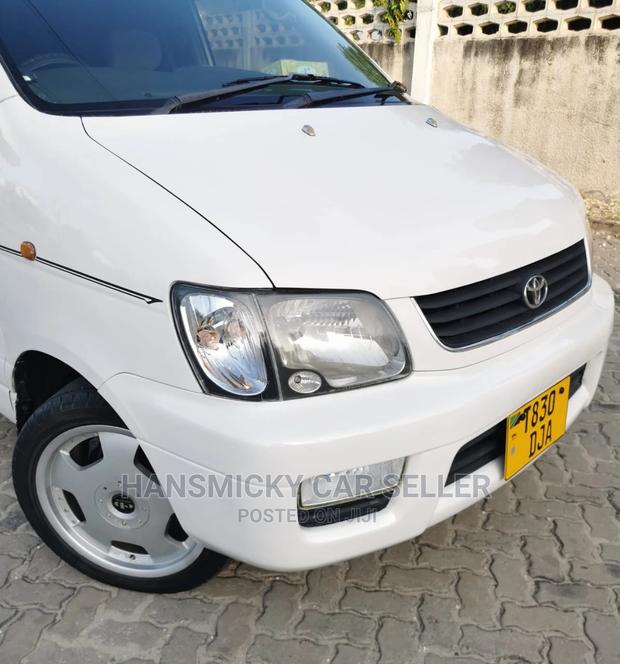 Toyota Noah 2001 White