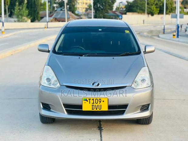 Toyota Wish 2005 Silver