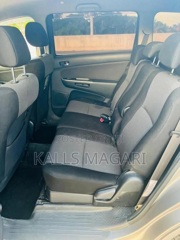 Toyota Wish 2005 Silver