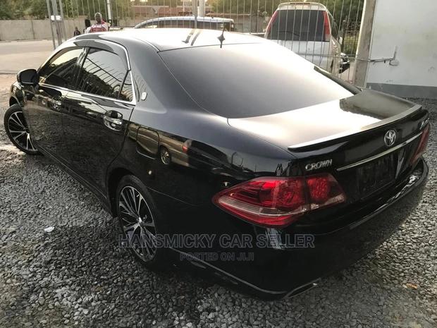 Toyota Crown 2009 Black