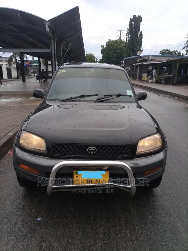 Toyota RAV4 1998 Black