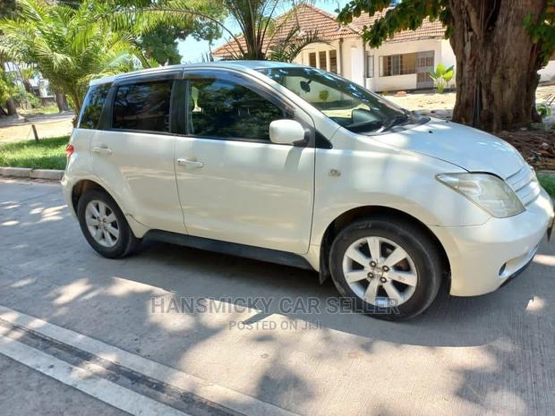 Toyota IST 2004 White