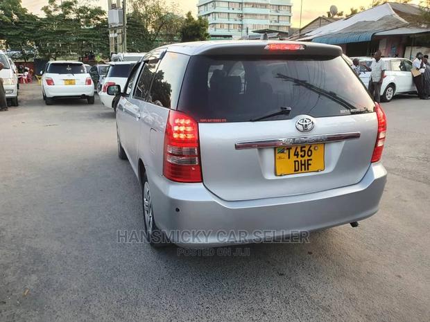 Toyota Wish 2005 Silver