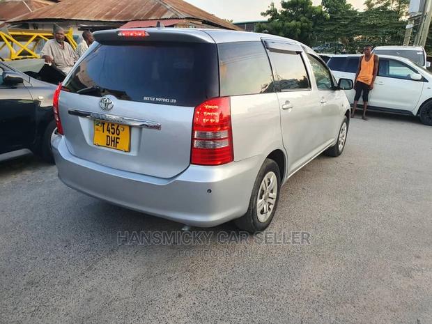 Toyota Wish 2005 Silver