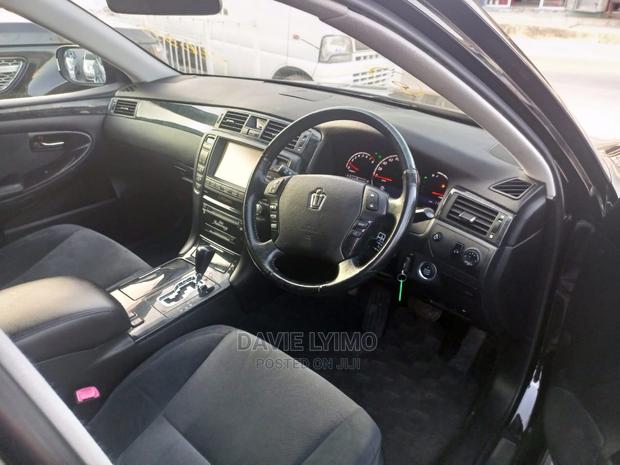 Toyota Crown 2006 Black