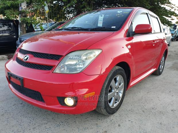 Toyota IST 2006 Red