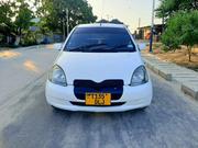 Toyota Vitz 2001 White for sale