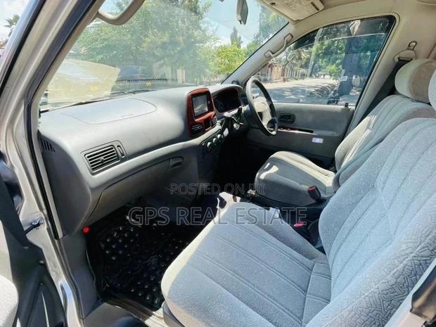 Toyota Noah 2003 Silver