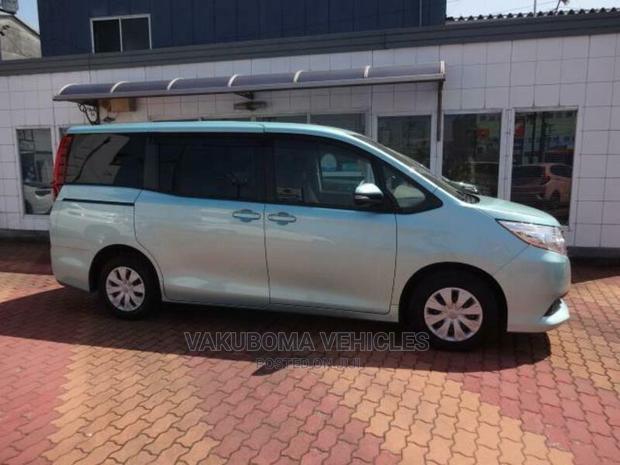 Toyota Noah 2017 Blue