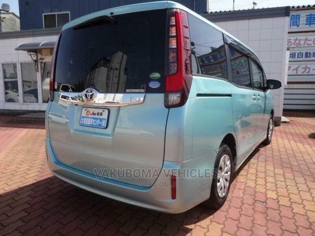 Toyota Noah 2017 Blue