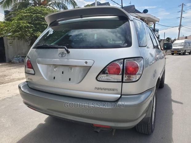 Toyota Harrier 2001 Silver