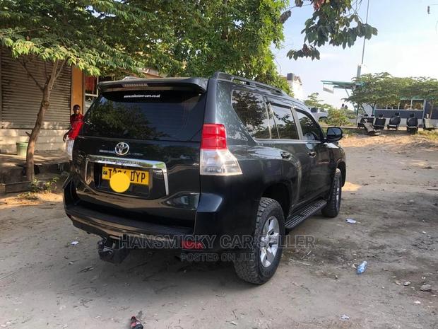 Toyota Land Cruiser Prado 2011 Gray