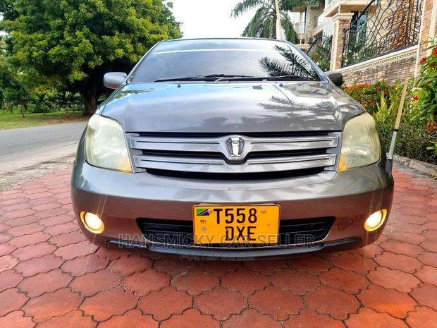 Toyota IST 2005 Gray