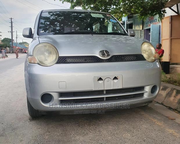 Toyota Sienta 2008 Silver