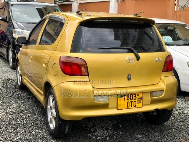 Toyota Vitz 2001 Gold