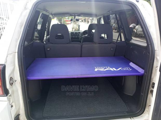 Toyota RAV4 1999 White