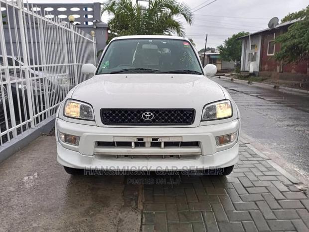 Toyota RAV4 1999 White