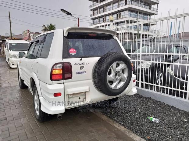 Toyota RAV4 1999 White