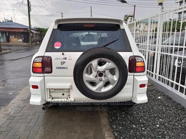 Toyota RAV4 1999 White