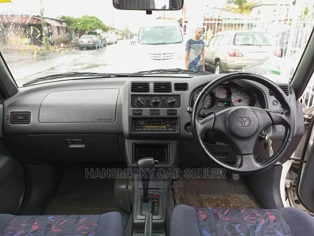 Toyota RAV4 1999 White