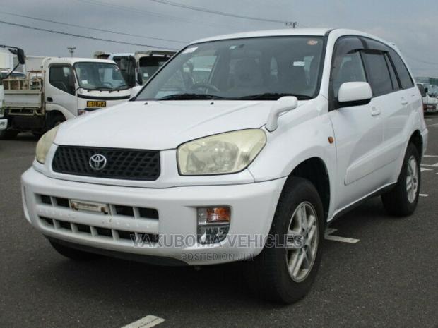 Toyota RAV4 2002 White