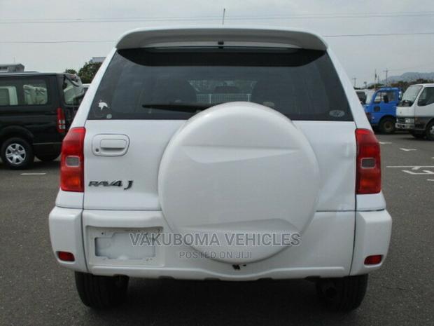 Toyota RAV4 2002 White