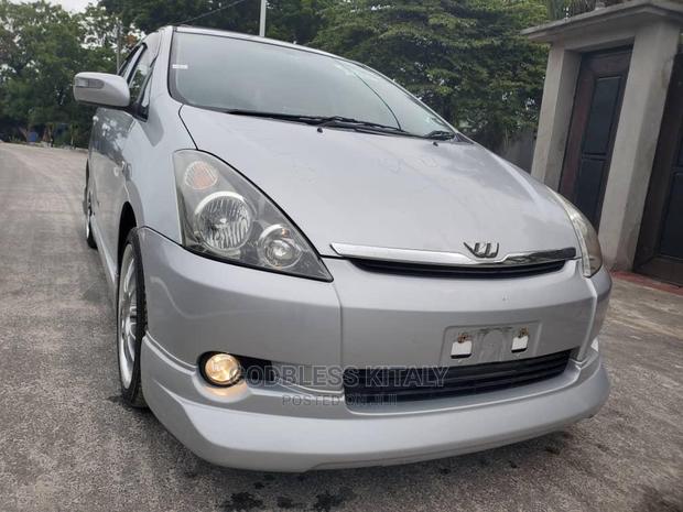 Toyota Wish 2005 Silver