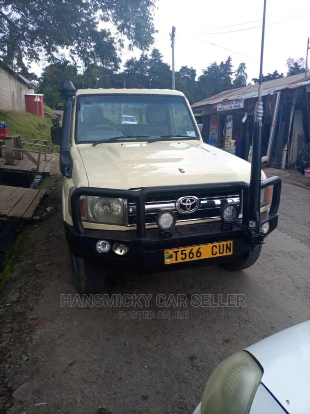 Toyota Land Cruiser 2008 Beige