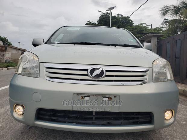 Toyota Raum 2008 Beige