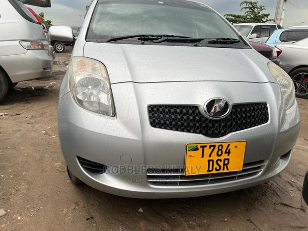 Toyota Vitz 2006 Silver