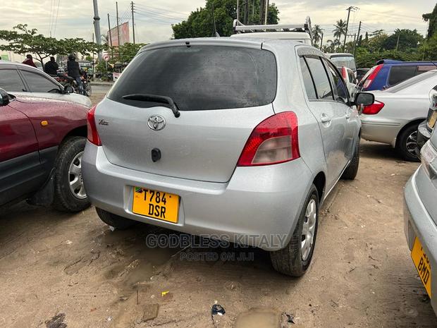 Toyota Vitz 2006 Silver