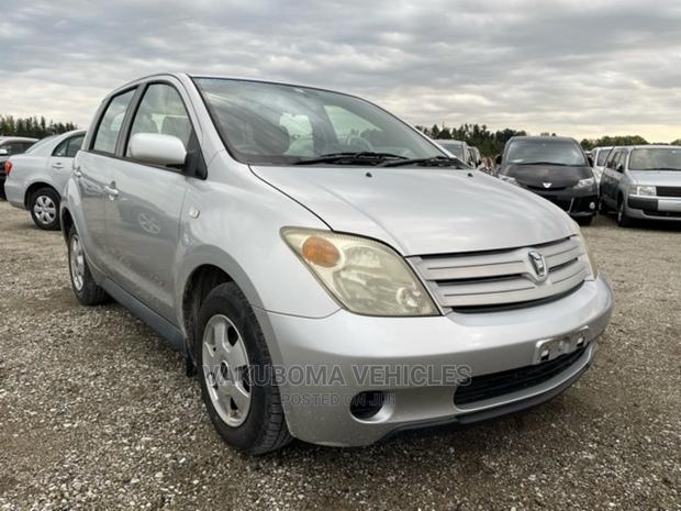Toyota IST 2003 Silver