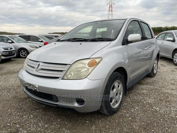 Toyota IST 2003 Silver