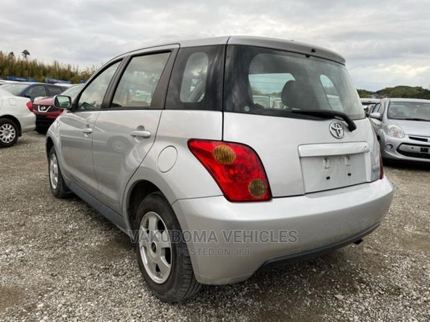 Toyota IST 2003 Silver