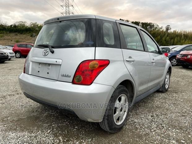 Toyota IST 2003 Silver