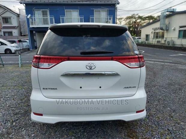Toyota Estima 2009 White