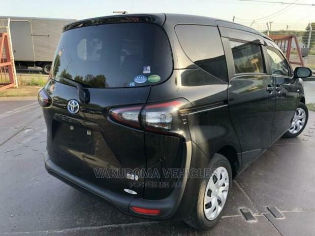 Toyota Sienta 2017 Black