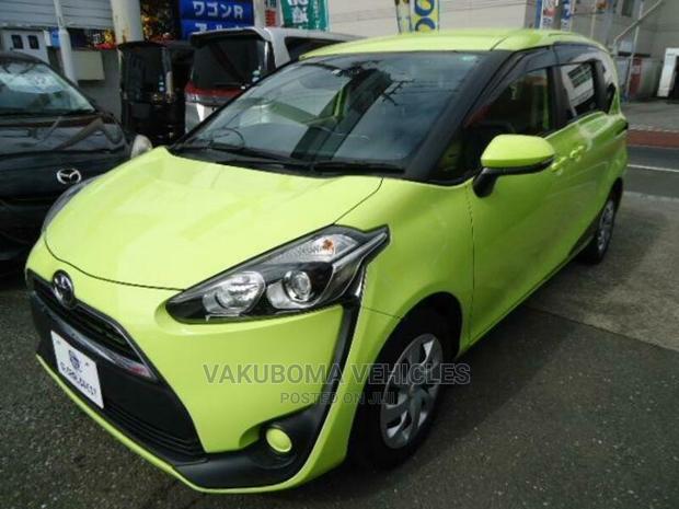 Toyota Sienta 2017 Yellow