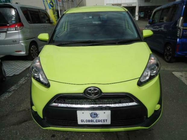 Toyota Sienta 2017 Yellow