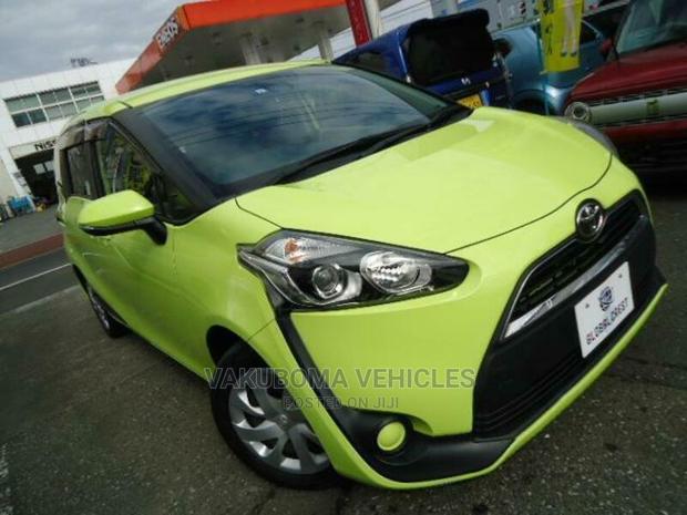 Toyota Sienta 2017 Yellow