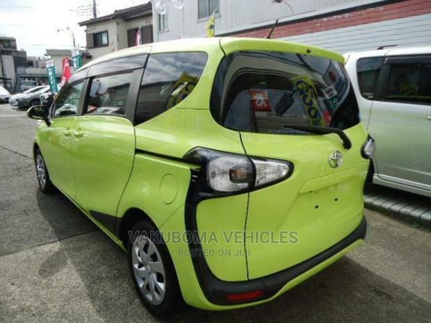 Toyota Sienta 2017 Yellow