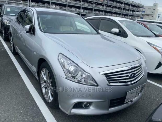 Nissan Skyline 2013 Silver