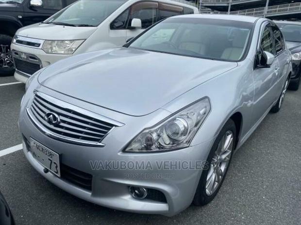 Nissan Skyline 2013 Silver