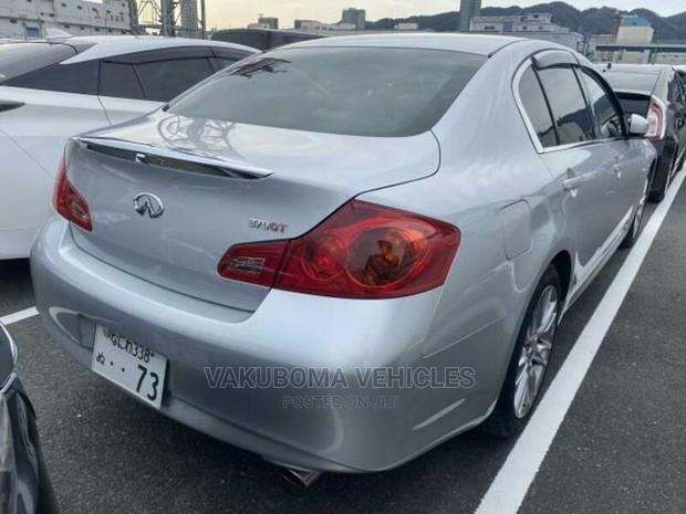 Nissan Skyline 2013 Silver
