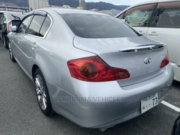 Nissan Skyline 2013 Silver