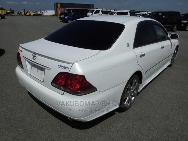 Toyota Crown 2004 White